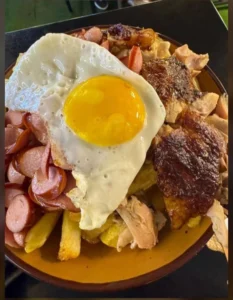 WhatsApp-Image-2026-07-09-at-13.16.12-3-233x300 Plato salchi brasa listo